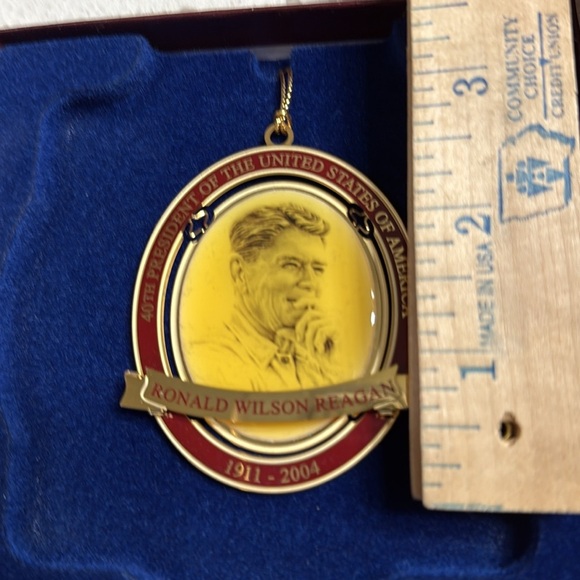 Ronald Regan Presidential Foundation vintage 2005 ornament NIB Christmas holiday - Picture 4 of 5
